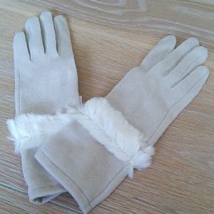 Oatmeal (runs small) color gloves faux fur trim